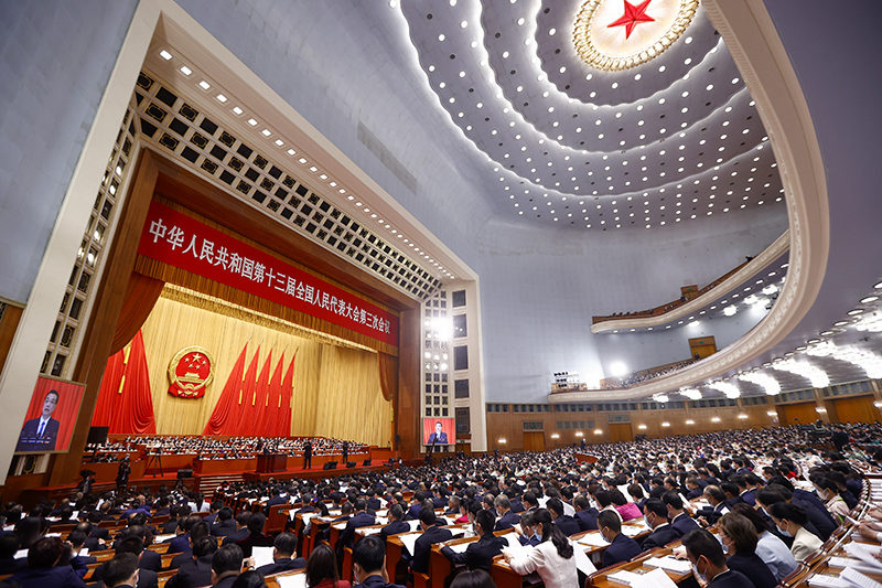 李克強(qiáng)“報(bào)告”到這里，接連3次被掌聲打斷